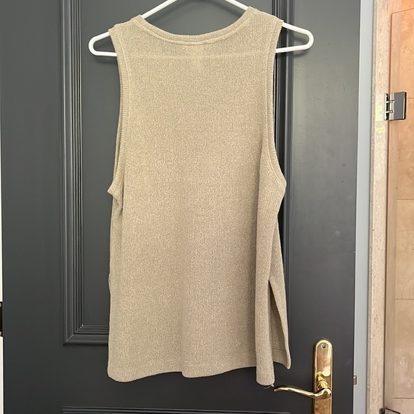 H&M tan tank top made for summer - Picture 3 of 5